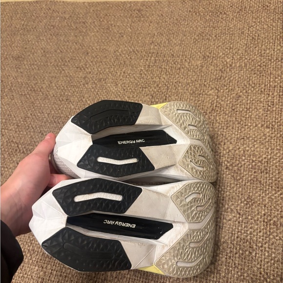 New Balance Fuel Cell Supercomp Trainer- LIKE NEW - Picture 3 of 7